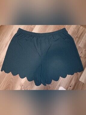 Shorts Scalloped Hem in Deep Teal
